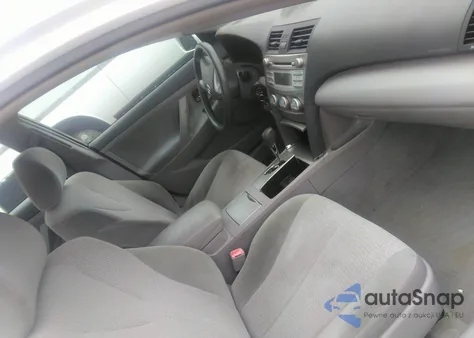 2010 Toyota Camry Le z USA, uszkodzony, nr VIN 4T1BF3EK3AU550267